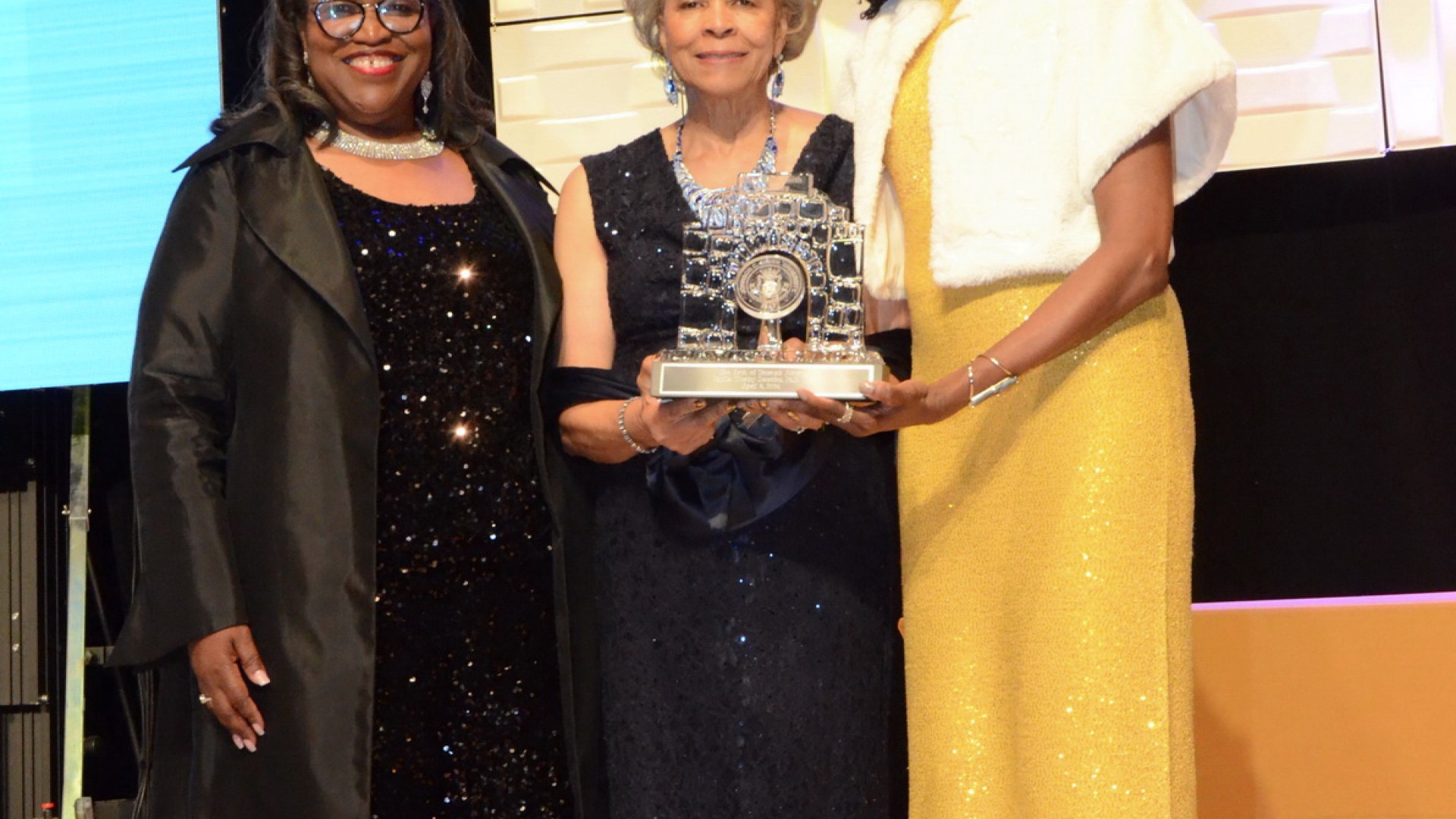 Dr. Phyllis Worthy Dawkins ’75 was presented with the Arch of Triumph Award.