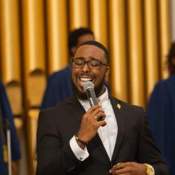 Taequan Owens sings at convocation 2022