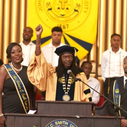Dr. Kinloch holds up fist at 2024 freshman convocation.jpg