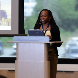 Zoe Migioni Presenting