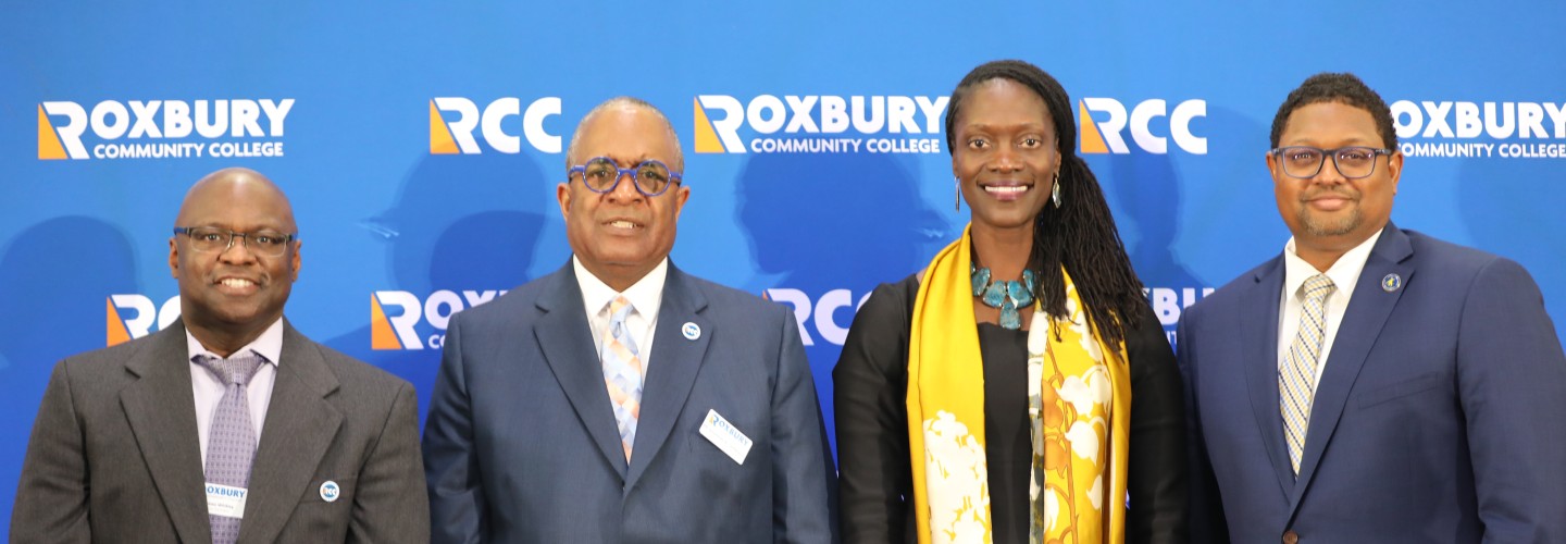 Group photo after the agreement with Roxberry was signed