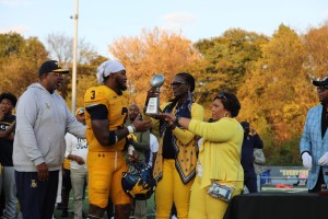 President Kinloch hands out award at Commemorative Classic game