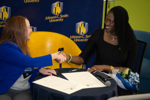 Dr. Kinloch and Nicki Dudley sign the partnership agreement