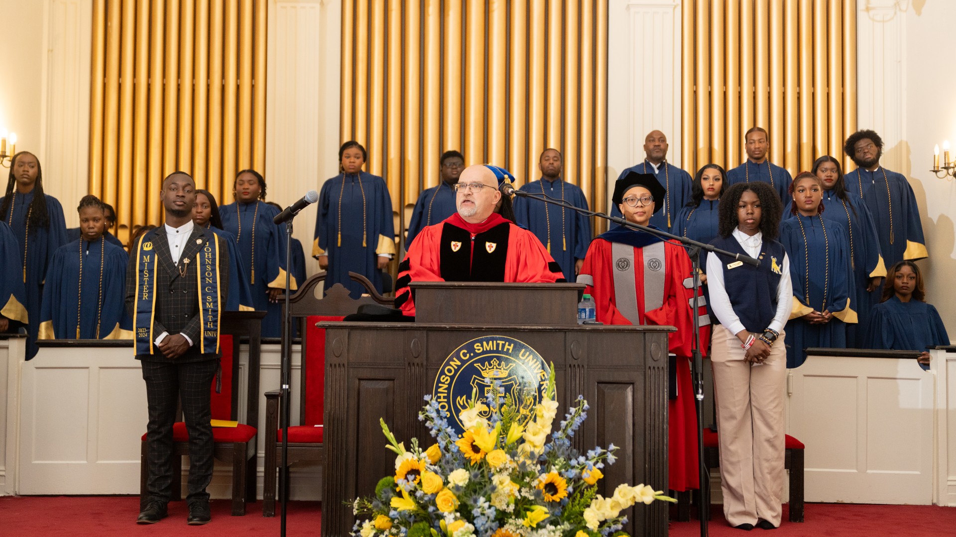 Dr. Kendal P. Mobley gives the opening invocation during Freshman Convocation 2023