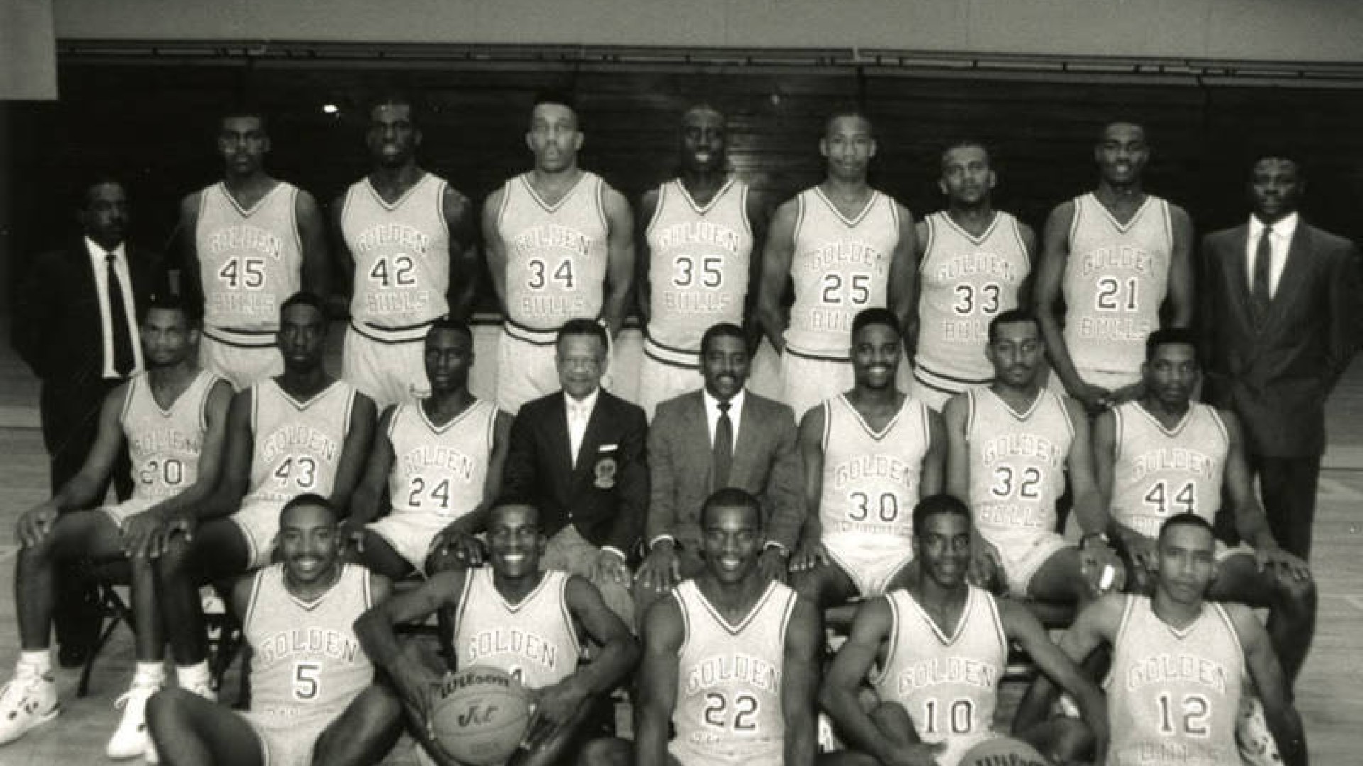 Photo of Steve Joyner with the Golden Bulls Basketball Team