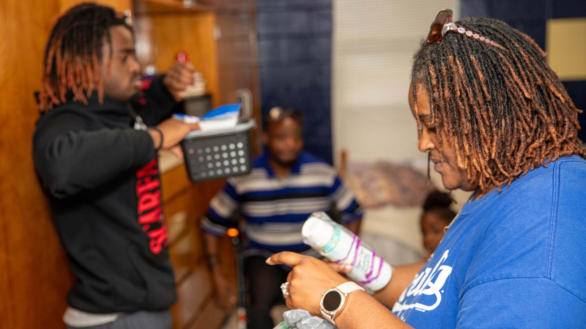 Family moving in to Myers Residence Hall during Freshman Move in 2023