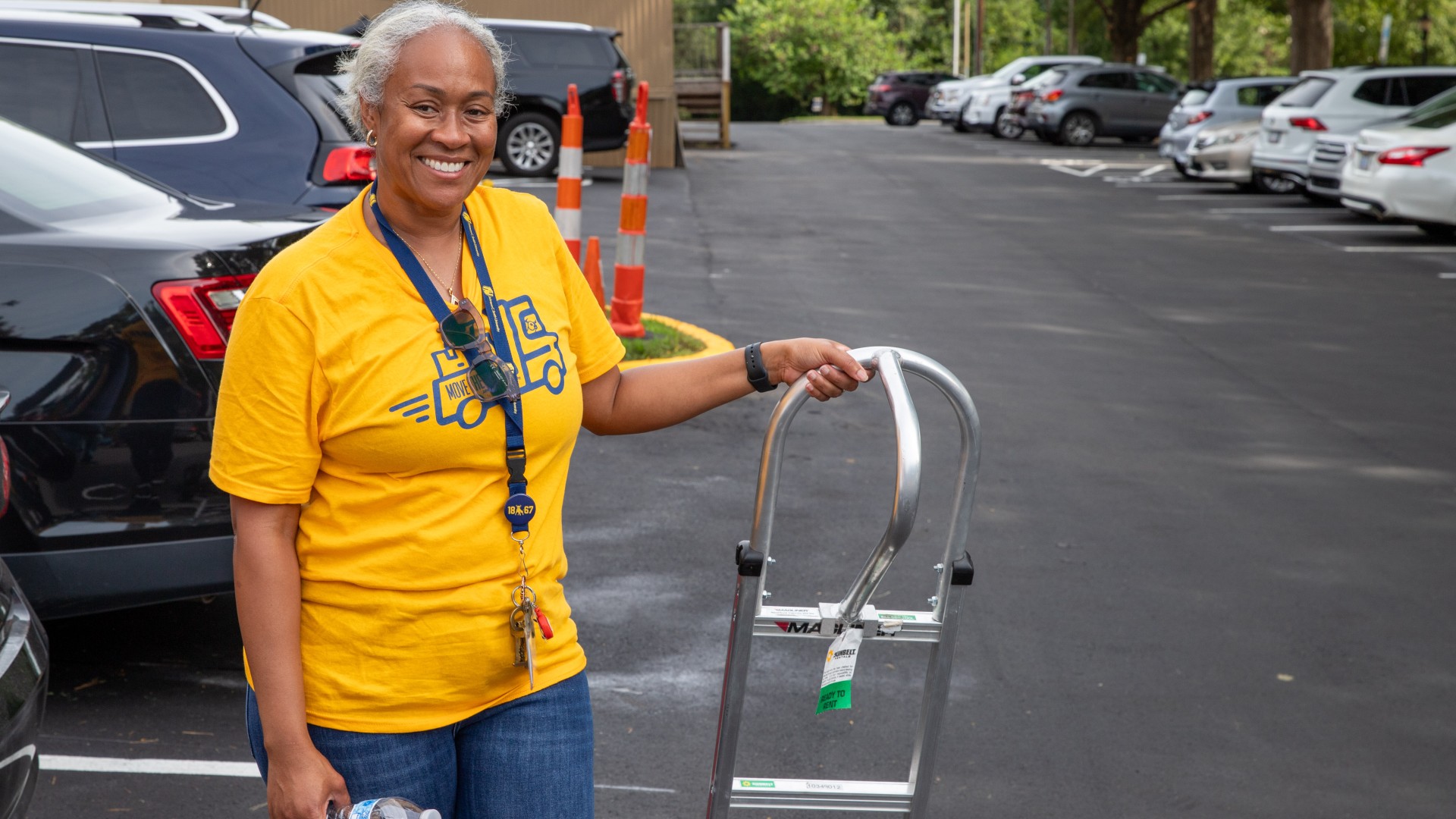 Dr. Mitchell waiting with a Dolley to help families move into Greenfield during Freshman Move-in 2023