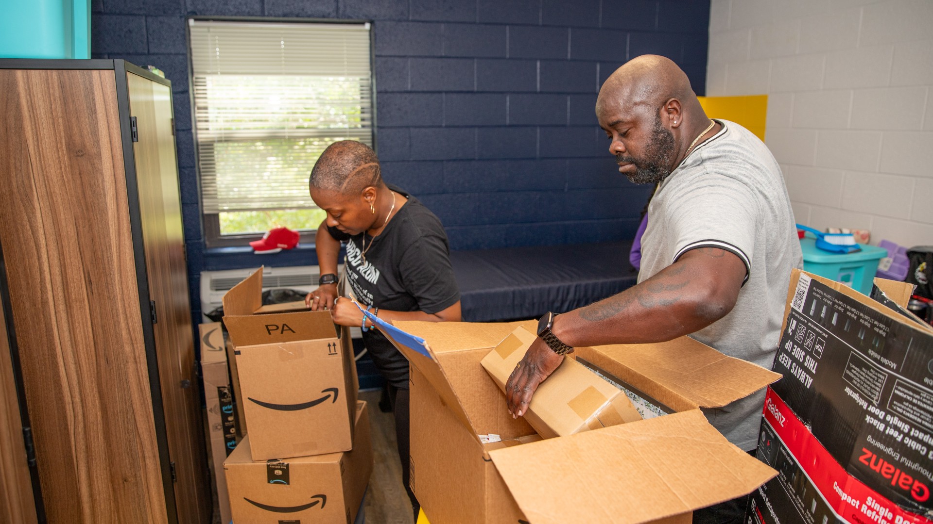 Family unpacking boxes during Freshman Move in 2023