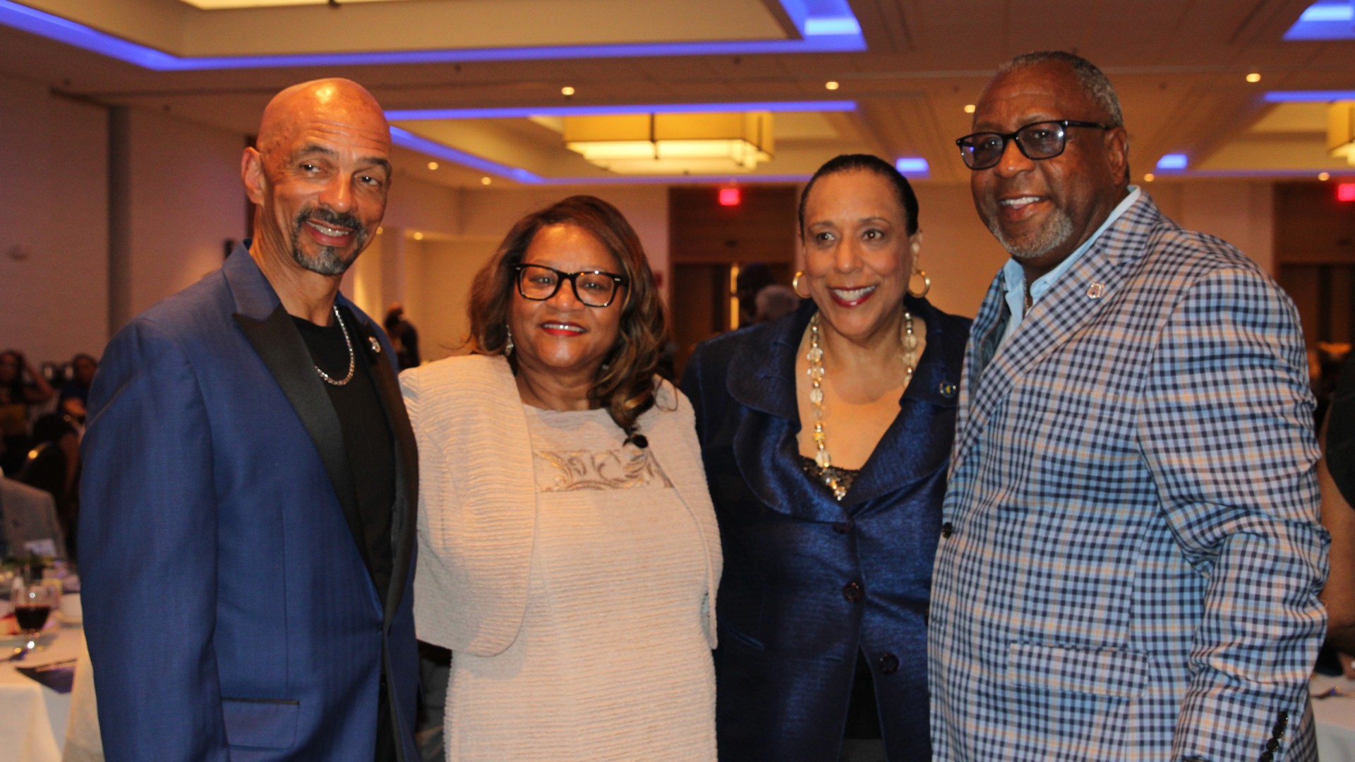 Alumni posing at the alumni banquet