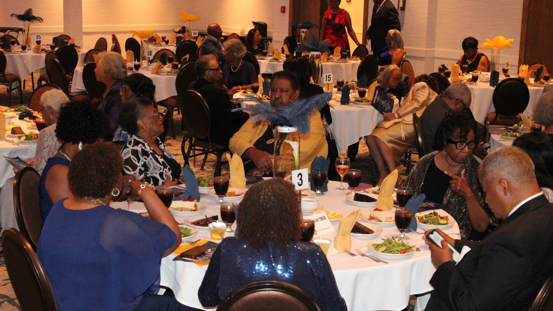 Wide shot of the alumni banquet