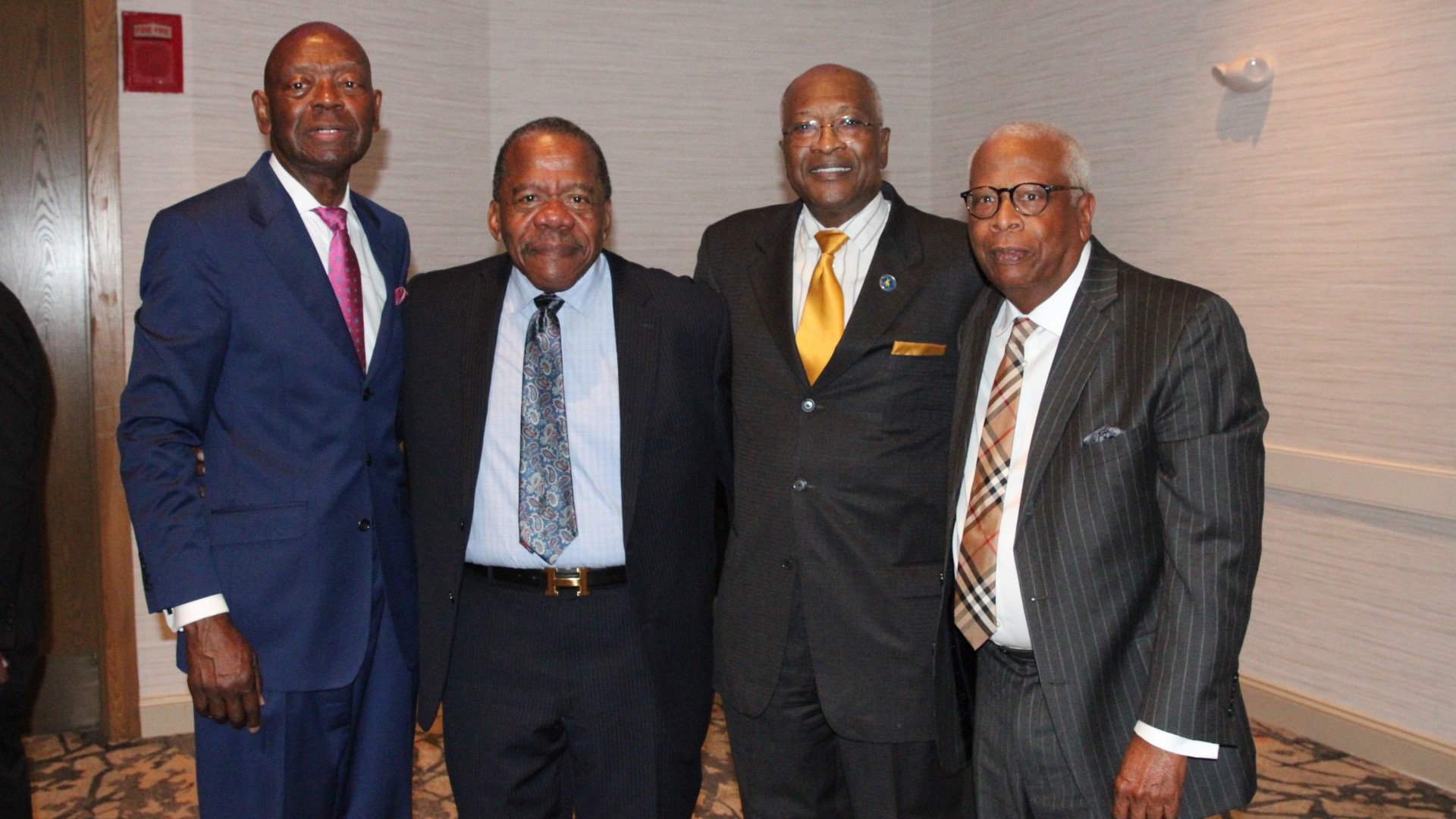 Alumni posing at the Alumni Banquet