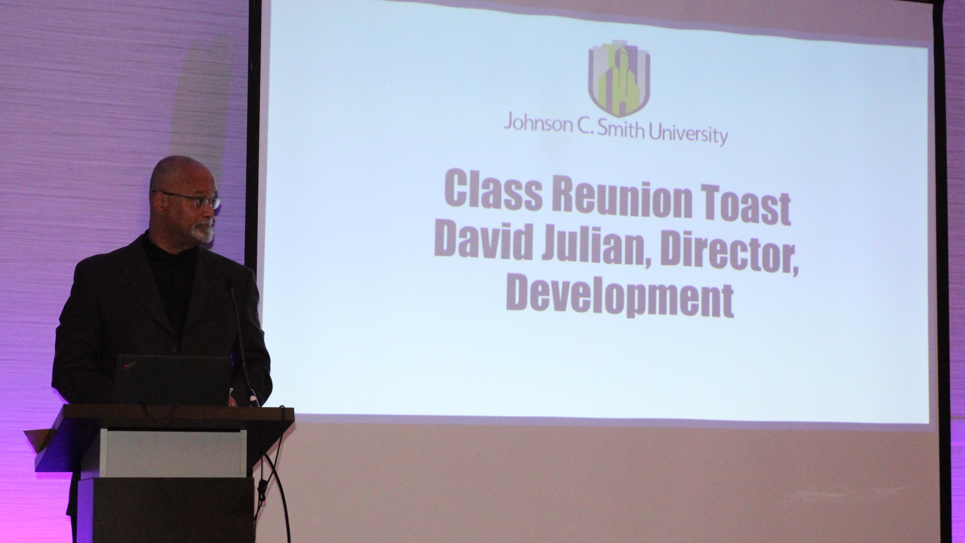 David Julian gives the toast at the Alumni banquet