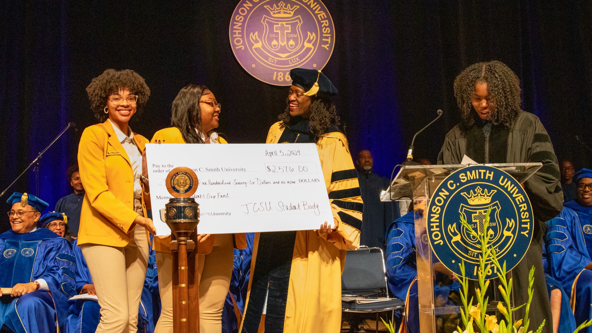 The JCSu Student Body presents a check to Dr. Kinloch during her inauguration