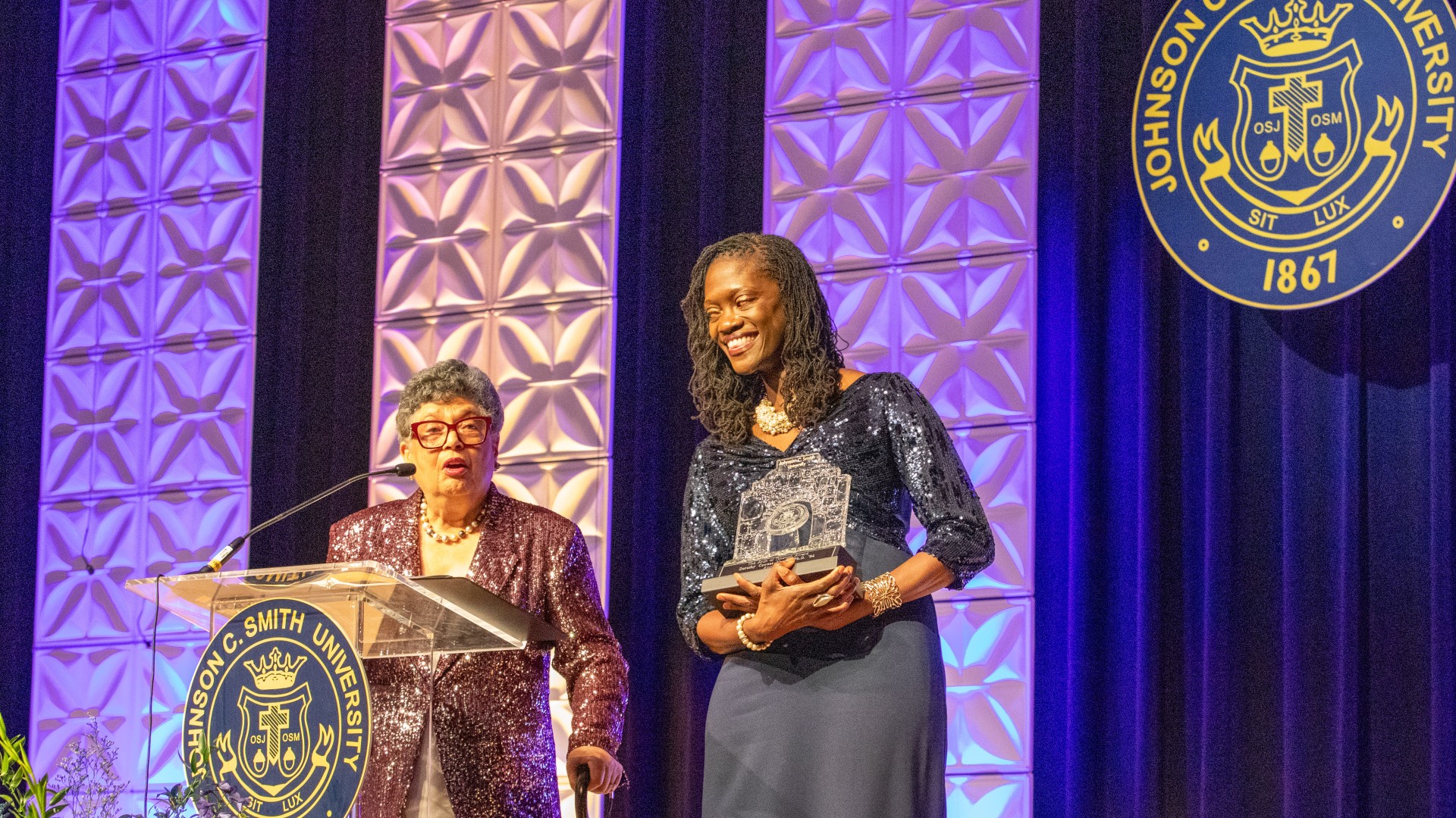 Dr. Kinloch presenting the award to Dr. Yancy at the AOT Gala