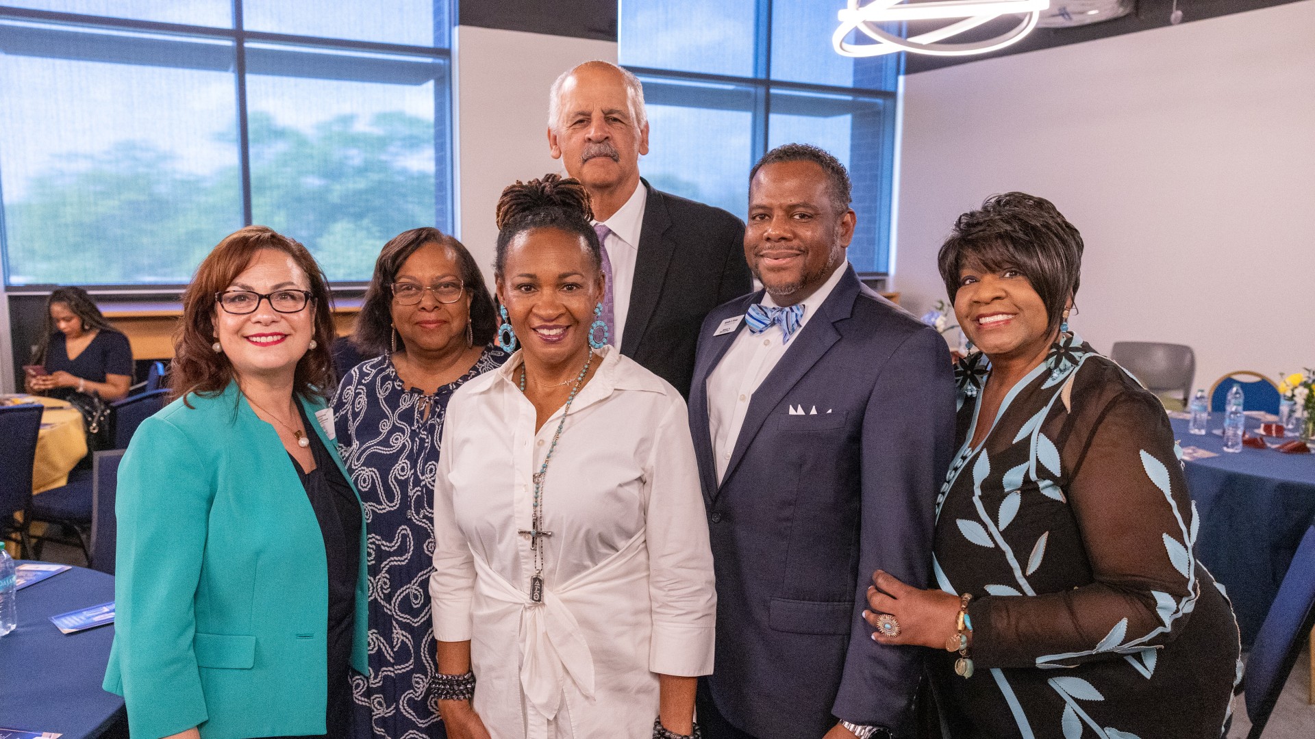 Stedman Graham poses with a group