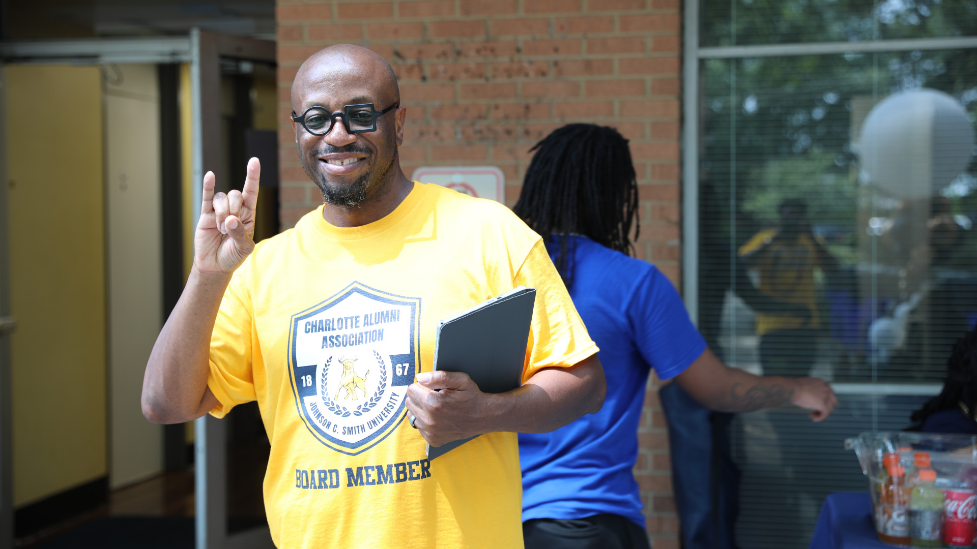JCSU Alumni showed up at move in to help support students