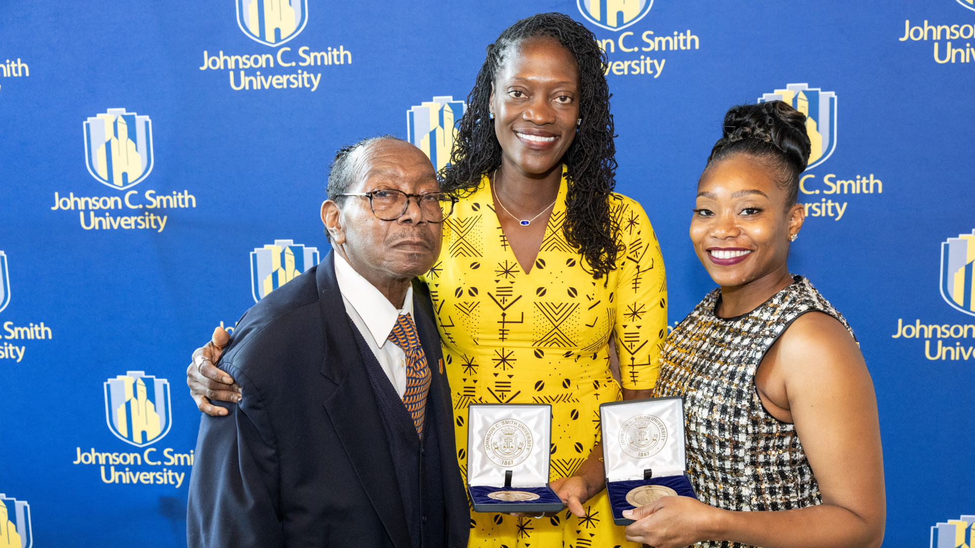 Mr. Lide gets his 1867 Giving Society Award 