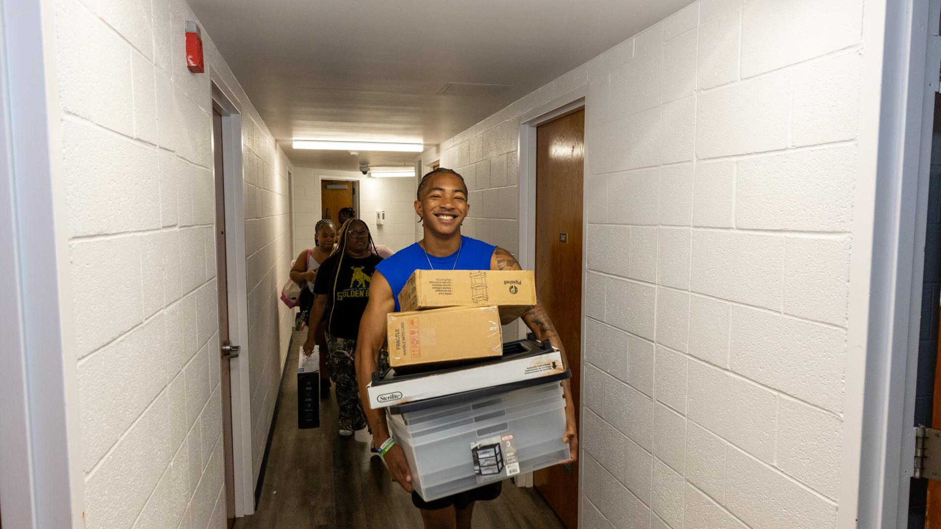 Students help with move in