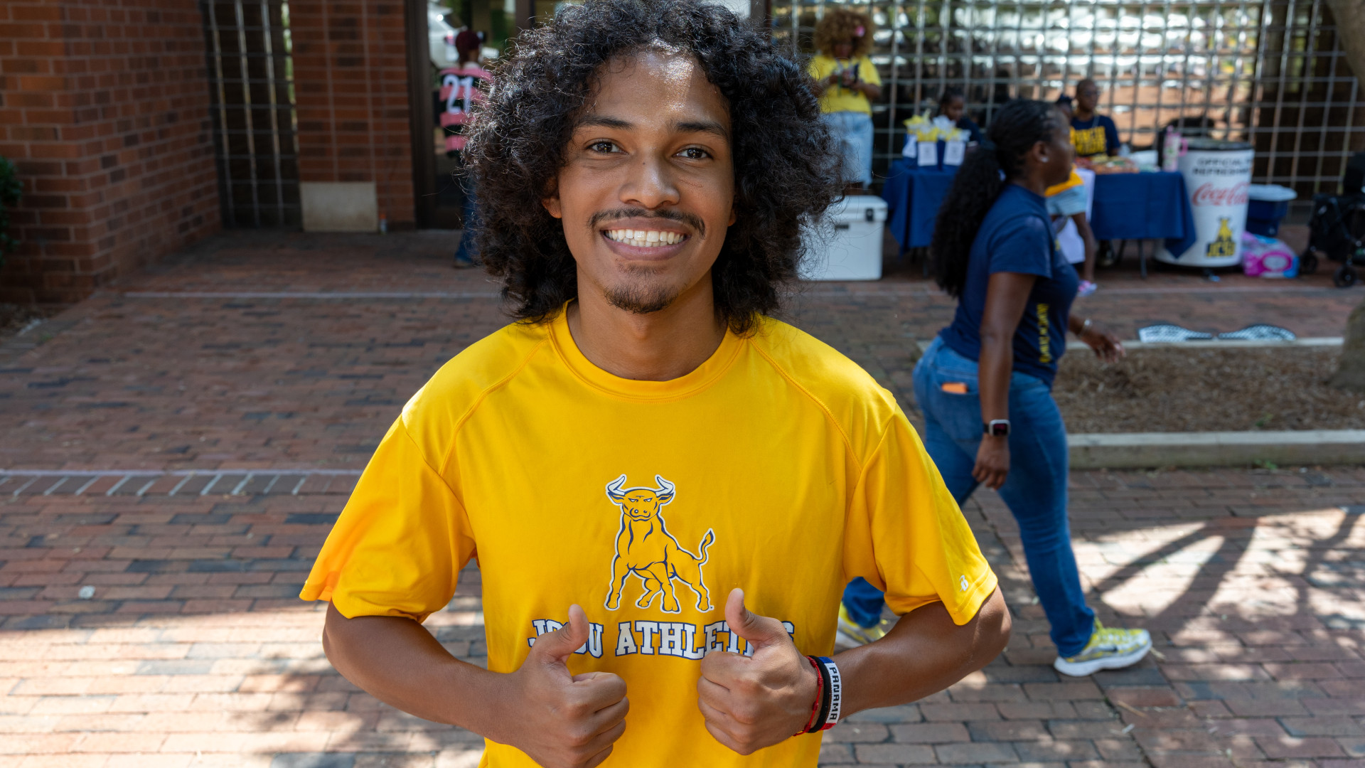 Student volunteer during Freshman move in