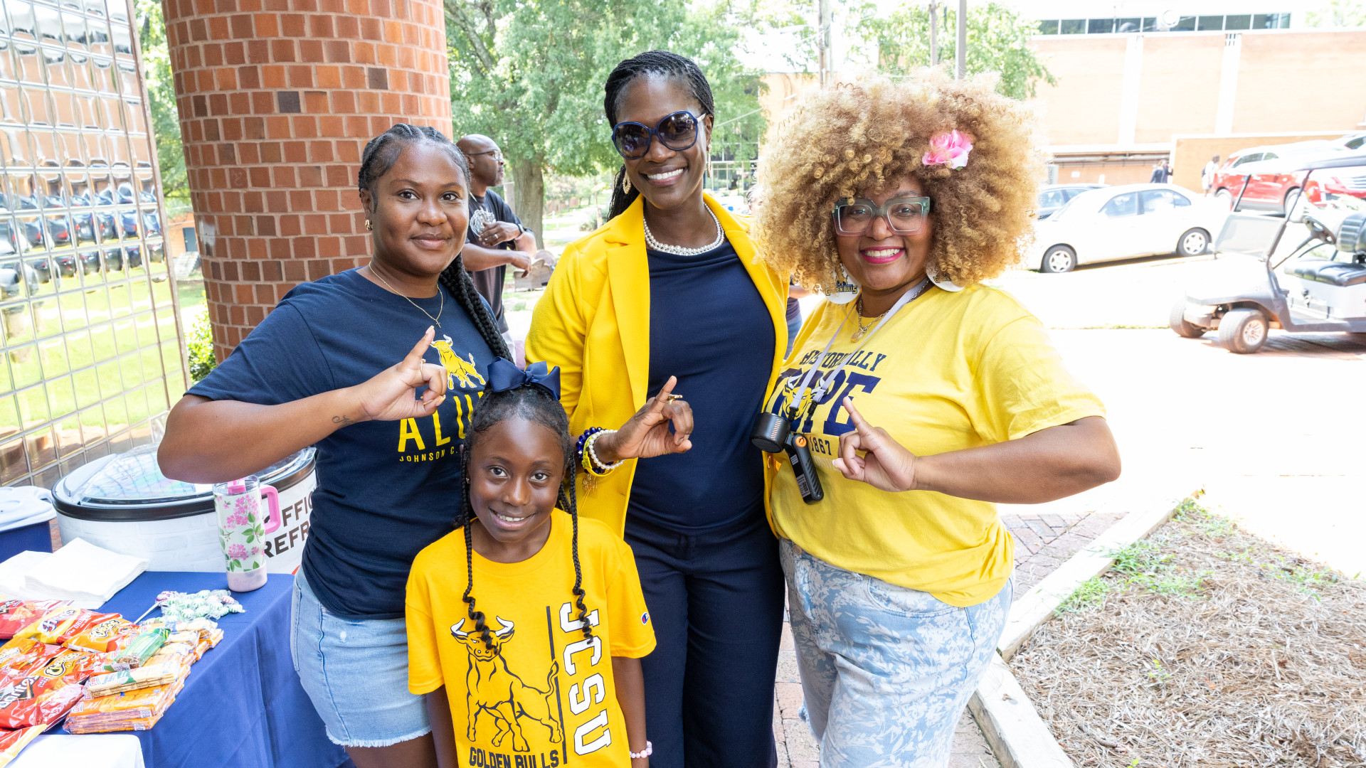 President Kinloch poses outside Greenfield during Freshman Move in