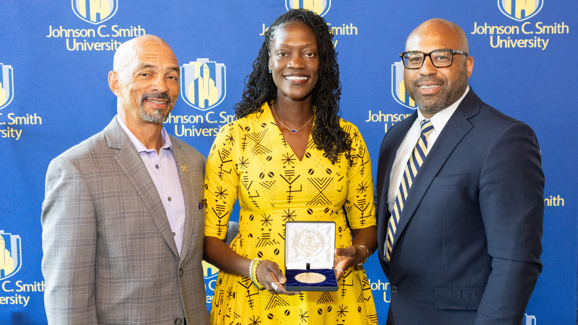 Dr. Kinloch gets her 1867 Giving Societies award