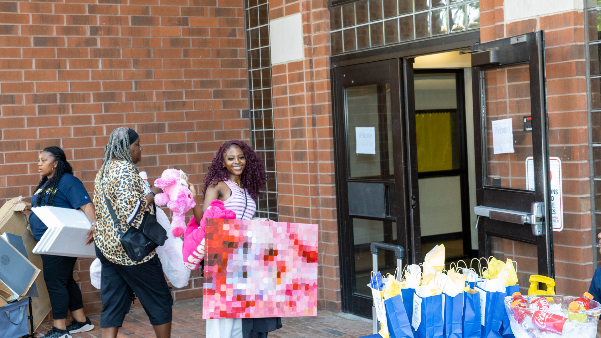 Students move in to Greenfield during Freshman Move in